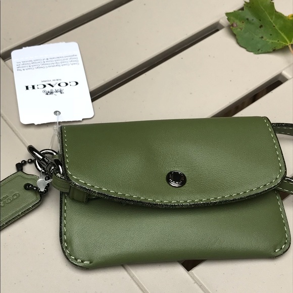 ⛔️SOLD⛔️Authentic Coach Glitter leather /Wristlet - Picture 4 of 8